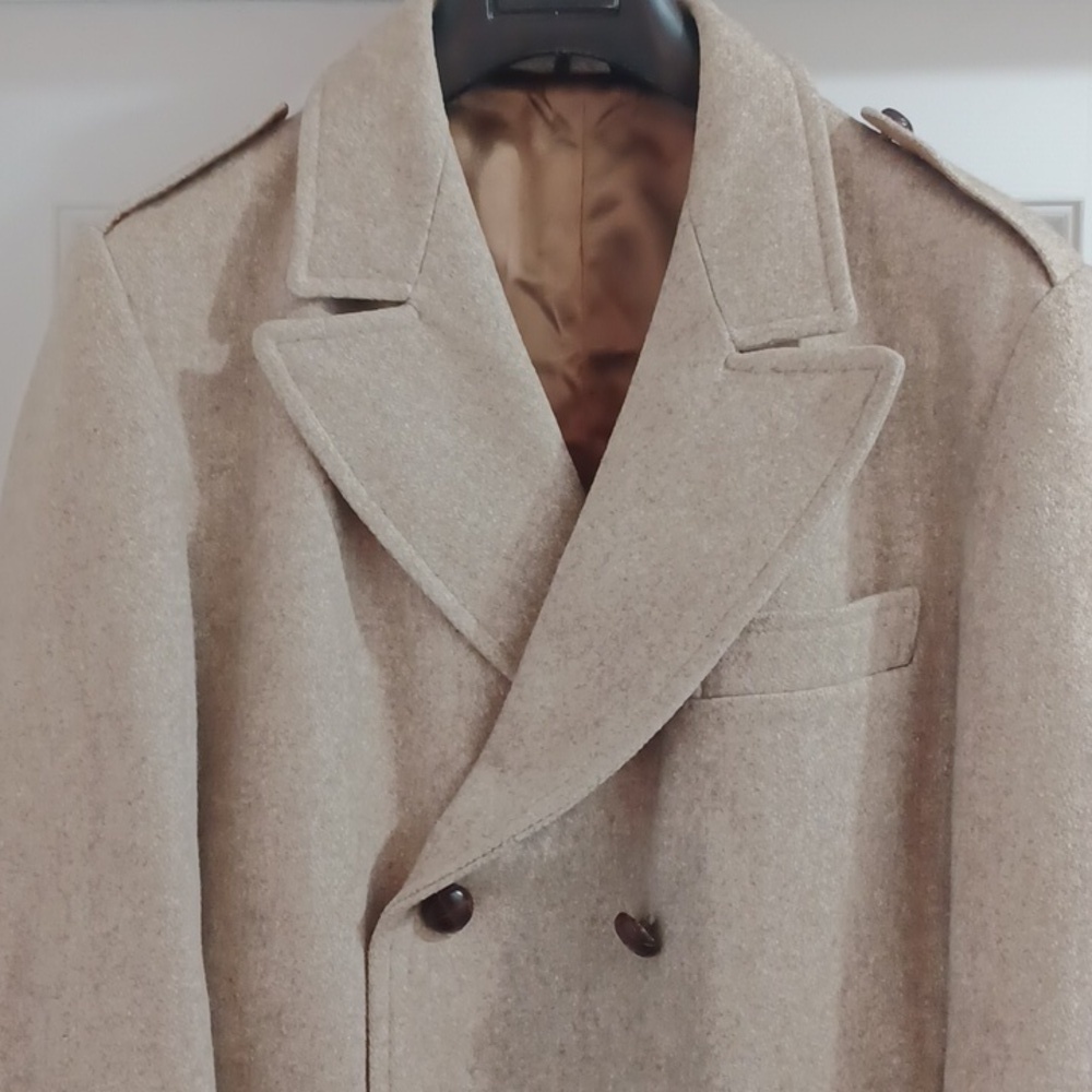 Elegant Tan Double-Breasted Trench Coat - Picture 2 of 13